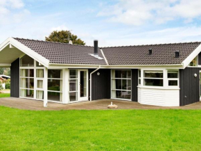 Three-Bedroom Holiday home in Hejls 7